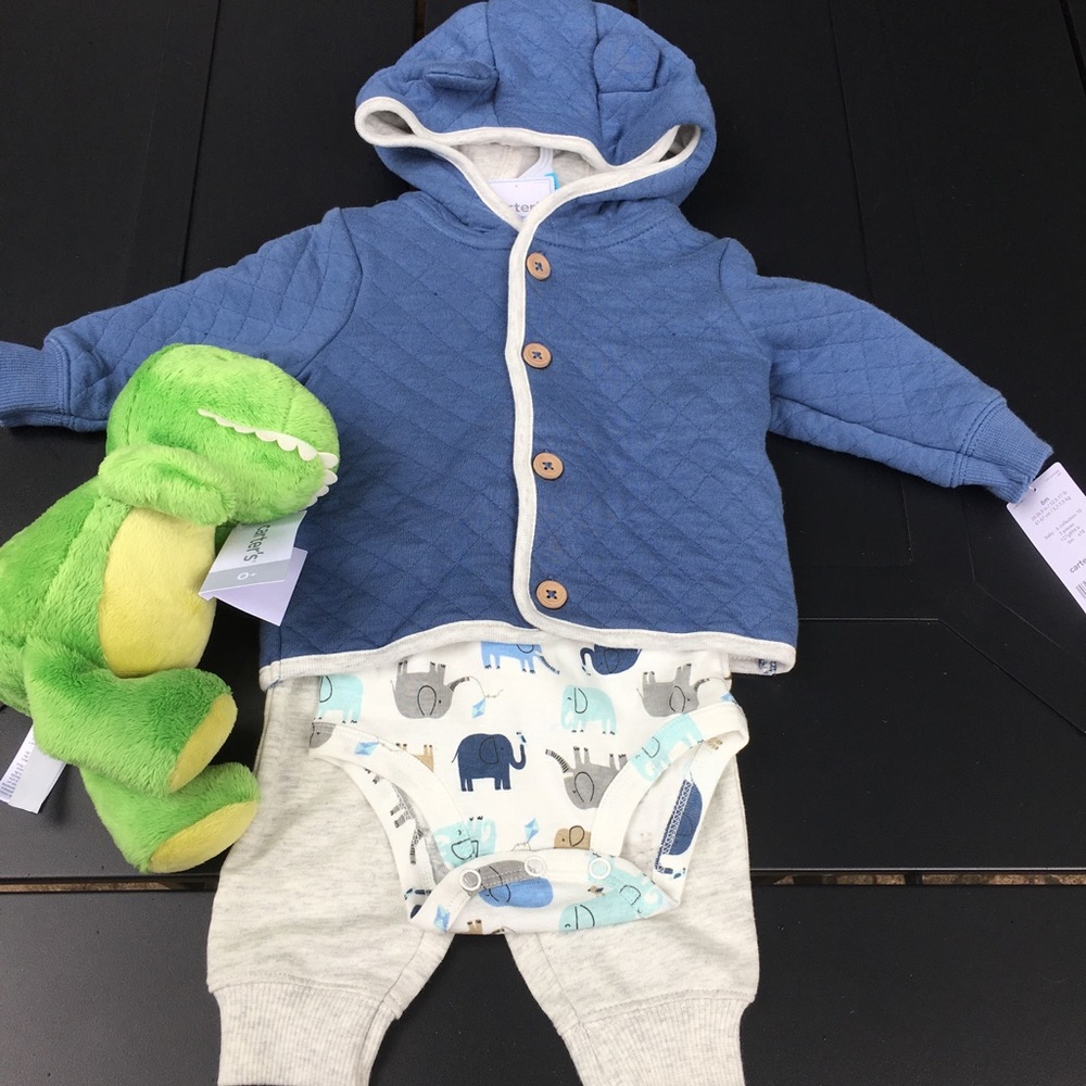 Carter's boy 6 month outfit - perfect gift! 🎁